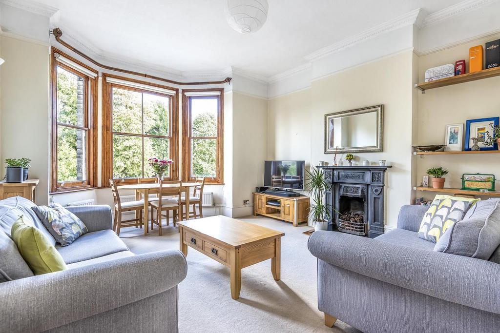 Bedford Hill, Balham 2 bed flat for sale £585,000