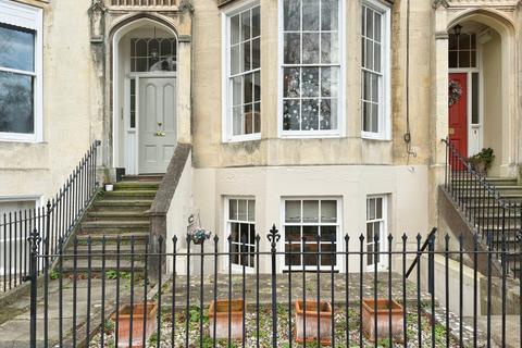 2 bedroom flat to rent, Clarence Square, Pittville, Cheltenham, GL50