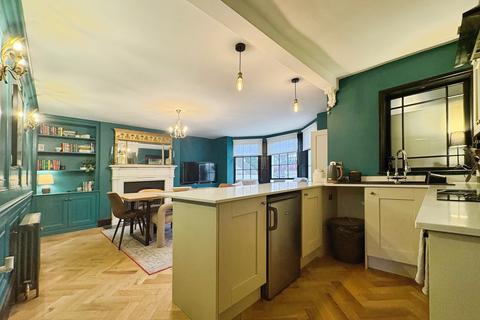2 bedroom flat to rent, Clarence Square, Pittville, Cheltenham, GL50