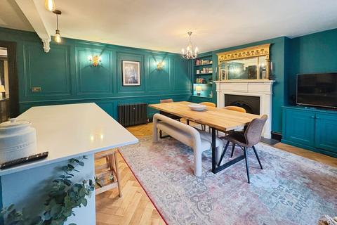 2 bedroom flat to rent, Clarence Square, Pittville, Cheltenham, GL50