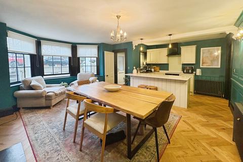 2 bedroom flat to rent, Clarence Square, Pittville, Cheltenham, GL50
