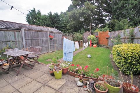 3 bedroom semi-detached house to rent - Thackeray Close, Hillingdon, Middlesex, NoCounty
