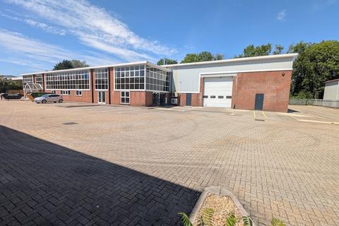 Distribution warehouse to rent - 1 Premier Way, Abbey Park Industrial Estate, North Baddesley, Southampton, SO51 9DQ