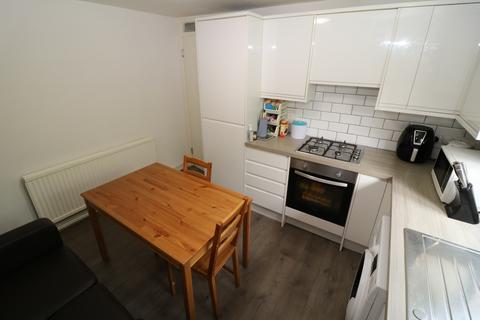 3 bedroom flat for sale, Springhill Close, London SE5