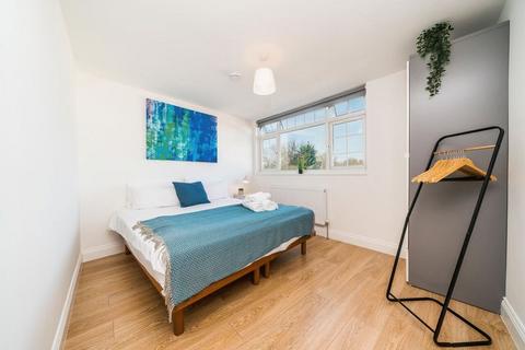 1 bedroom flat to rent, The Broadway, London NW7
