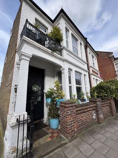 1 bedroom property to rent, Putney Bridge Road, London SW15