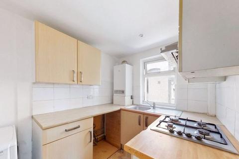 2 bedroom flat for sale, Muschamp Road, London SE15