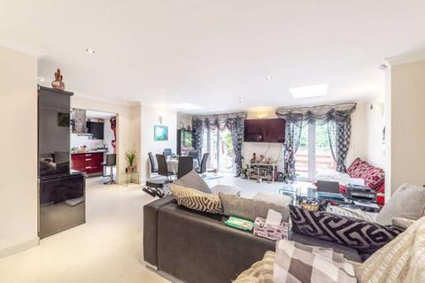 3 bedroom property for sale, Tudor Close, London NW9