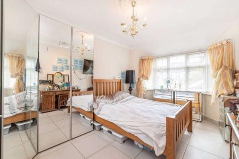 3 bedroom property for sale, Tudor Close, London NW9