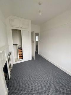 4 bedroom property to rent, Beech Walk, London NW7