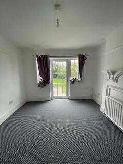 4 bedroom property to rent, Beech Walk, London NW7