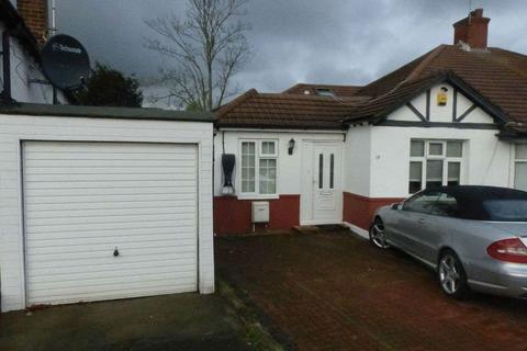 2 bedroom bungalow to rent, Tudor Close, London NW9