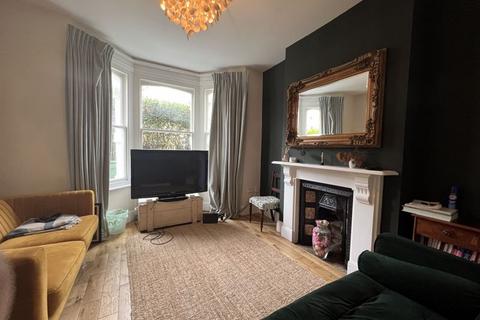 4 bedroom property to rent, Ferndale Road, London SW4