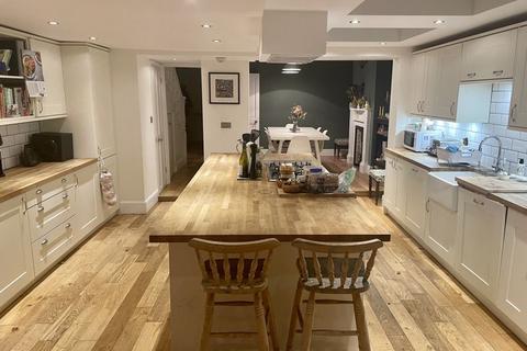 4 bedroom property to rent, Ferndale Road, London SW4