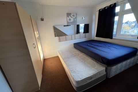 1 bedroom property to rent, Holmwood Grove, Mill Hill NW7