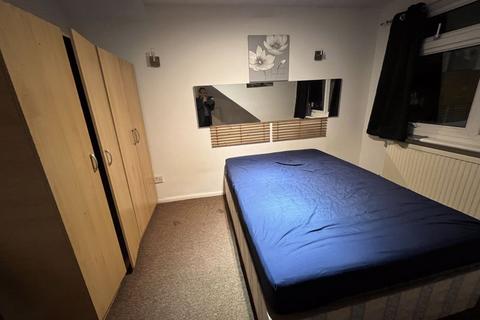 1 bedroom property to rent, Holmwood Grove, Mill Hill NW7