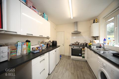 3 bedroom terraced house for sale, Talbot Road, Luton, Bedfordshire, LU2