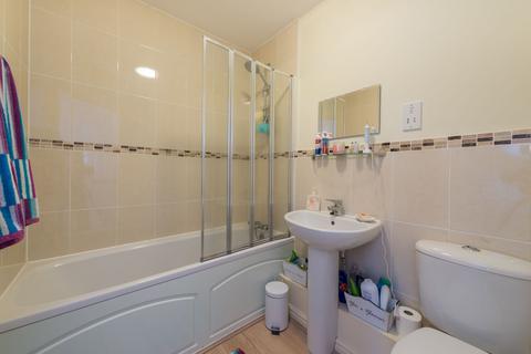 2 bedroom apartment for sale, High Street, St. Lawrence, CT11