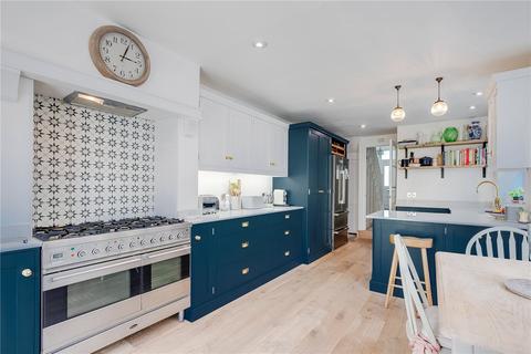 4 bedroom terraced house to rent - Hearnville Road, SW12