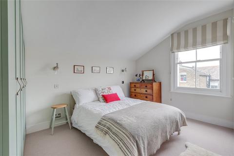 4 bedroom terraced house to rent - Hearnville Road, SW12