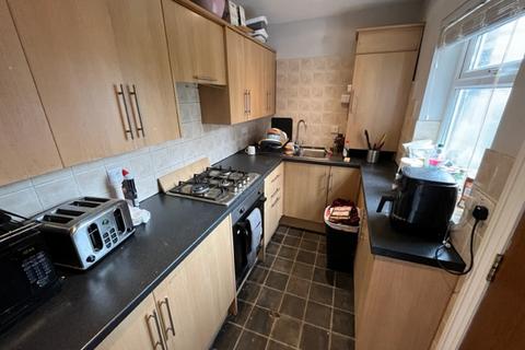 6 bedroom terraced house to rent - Ash Road,  Leeds, LS6