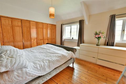 49 Broadpool Green, Whickham, Newcastle Upon Tyne, NE16 4RJ