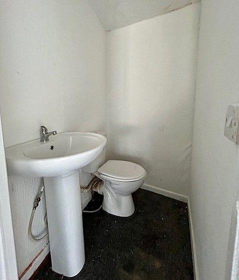 Cloakroom/Wc