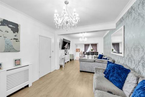 4 bedroom semi-detached house for sale, Woolwich Road, Belvedere, Kent, DA17