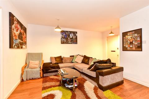2 bedroom ground floor flat for sale - Longbridge Road, Barking, Essex