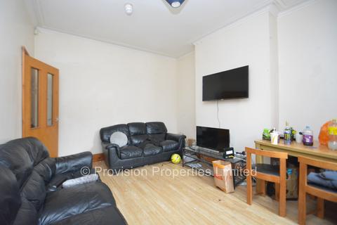 7 bedroom terraced house to rent - Manor Drive, Hyde Park LS6