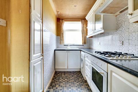 16a Barnard Gardens, Hayes, UB4 9ER