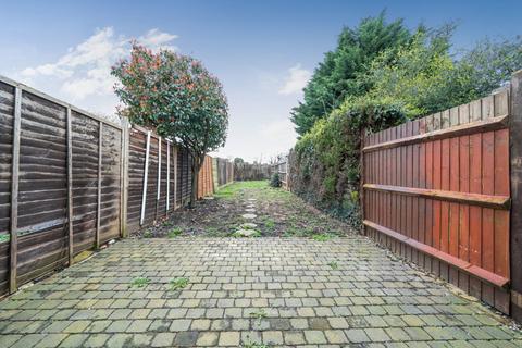 28 Oakside, Denham, Uxbridge, UB9 4BX