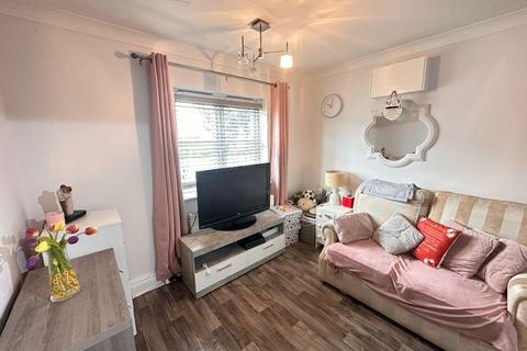 2 bedroom apartment for sale, Flat , Wells Court,  Ferry Road, Hullbridge, Hockley