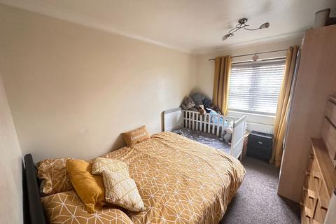 2 bedroom apartment for sale, Flat , Wells Court,  Ferry Road, Hullbridge, Hockley