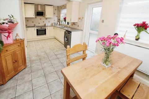 3 bedroom semi-detached house for sale, Dore Avenue, North Hykeham, Lincoln