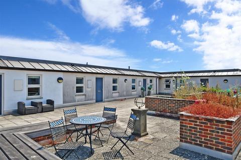 2 bedroom apartment for sale, East Walls, Chichester, West Sussex