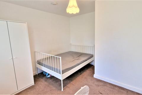 1 bedroom property to rent, Eaton Green Road,