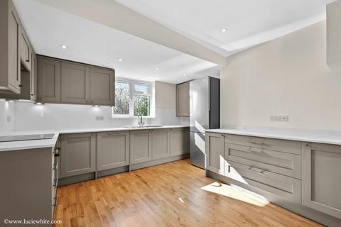 undefined, Linden Close, Thames Ditton