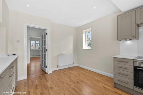undefined, Linden Close, Thames Ditton