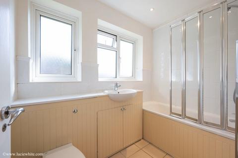 undefined, Linden Close, Thames Ditton
