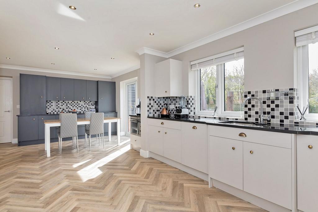 Kitchen/Breakfast Room