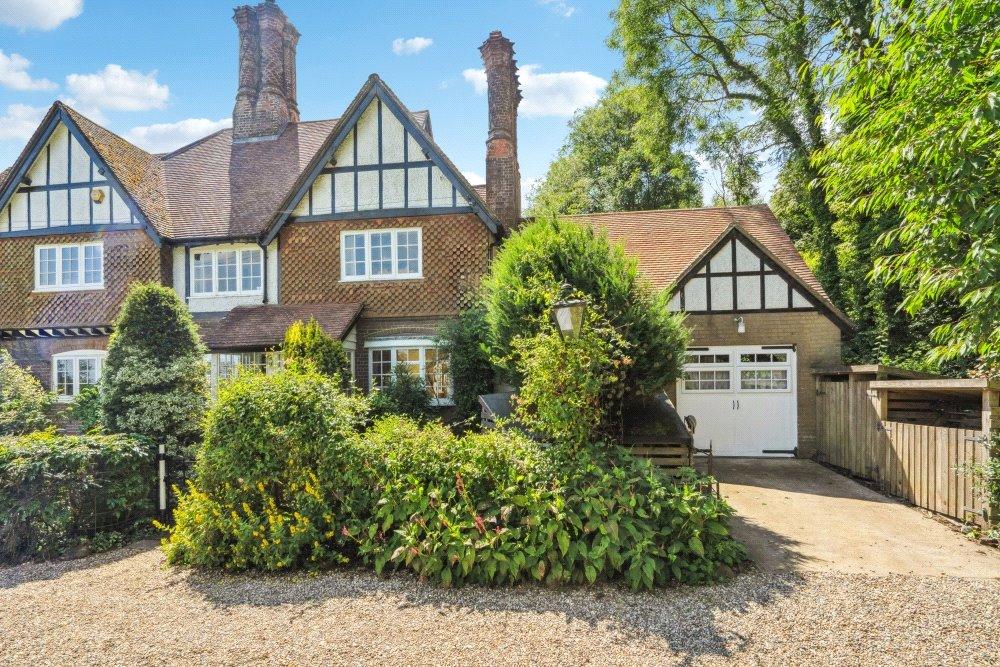 Fox Road, Wigginton, Tring... 5 bed semidetached house for sale £
