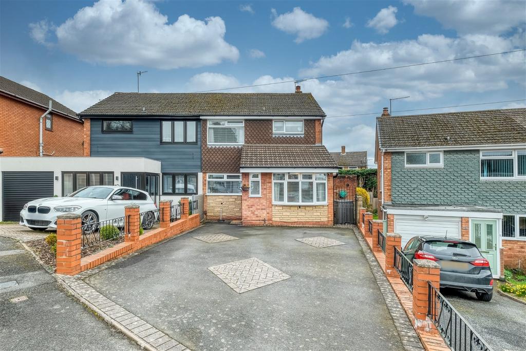 Hamilton Close, Wordsley... 3 bed semidetached house £270,000