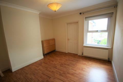 2 bedroom terraced house to rent, Eaton Road, Camberley