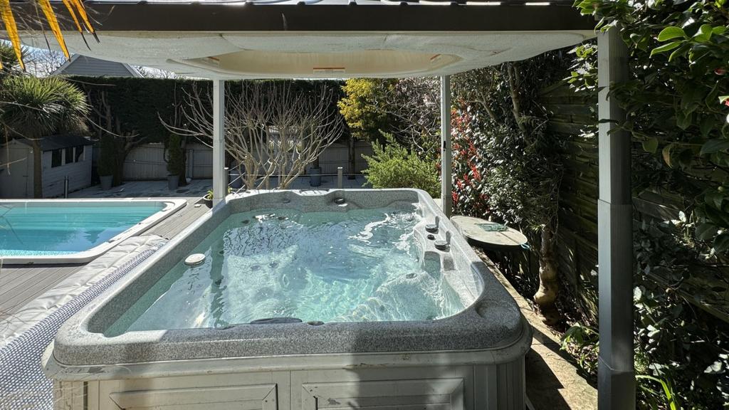 Jacuzzi/Hot Tub