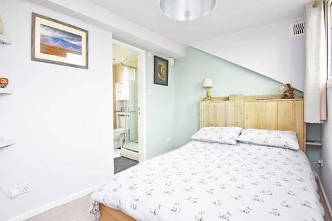 3 bedroom semi-detached house for sale - Crowberry Drive, Harrogate