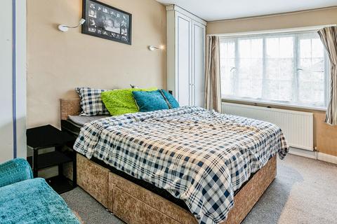 2 bedroom maisonette for sale, Denham Road, London, N20
