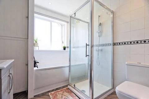 9a Denham Road, London, N20 0DN