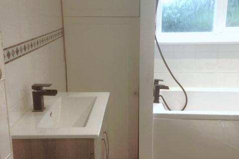 9a Denham Road, London, N20 0DN