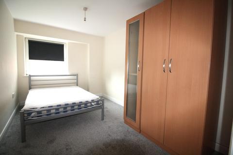 2 bedroom apartment to rent, Royal Plaza, 2 Westfield Terrace